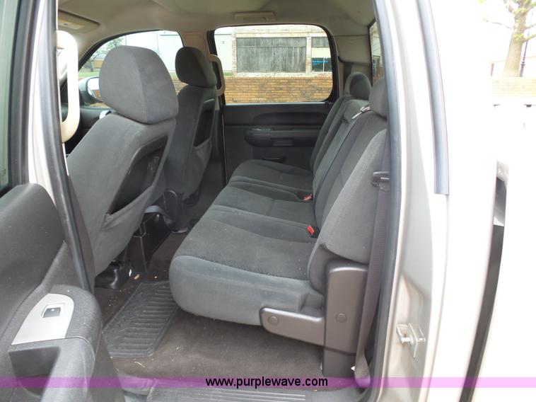 image for item J7517 2008 Chevrolet Silverado 1500 Crew Cab pickup truck