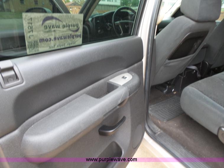 image for item J7517 2008 Chevrolet Silverado 1500 Crew Cab pickup truck