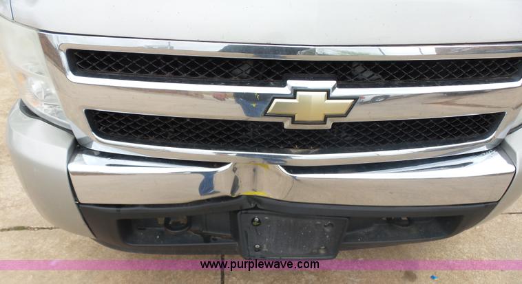 image for item J7517 2008 Chevrolet Silverado 1500 Crew Cab pickup truck