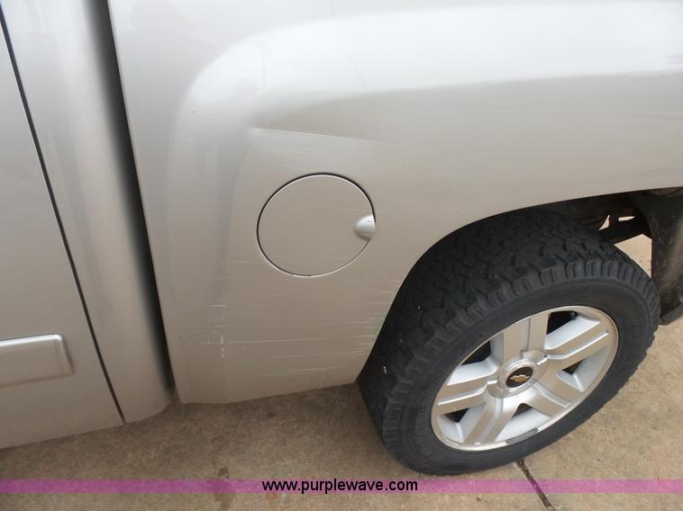 image for item J7517 2008 Chevrolet Silverado 1500 Crew Cab pickup truck