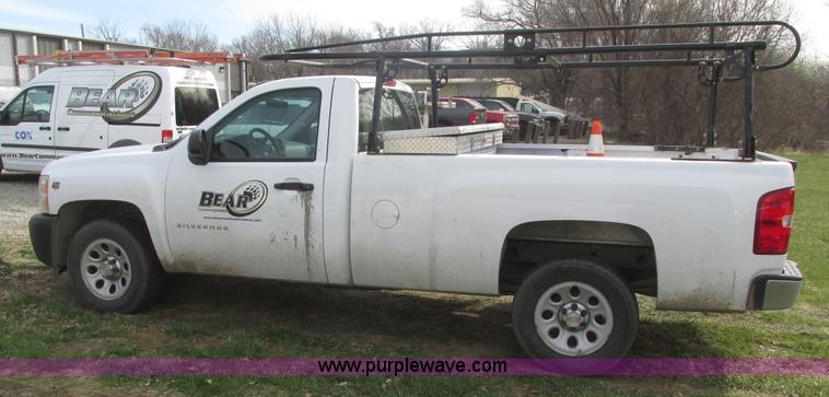 image for item J8976 2010 Chevrolet Silverado 1500 pickup truck