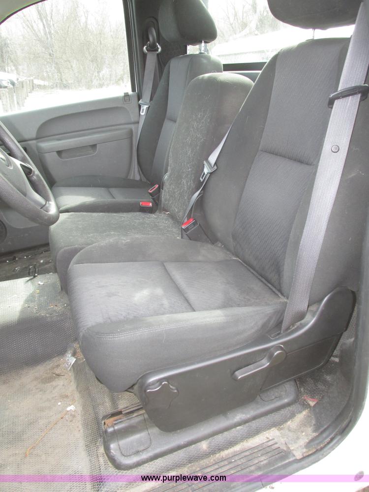 image for item J8976 2010 Chevrolet Silverado 1500 pickup truck