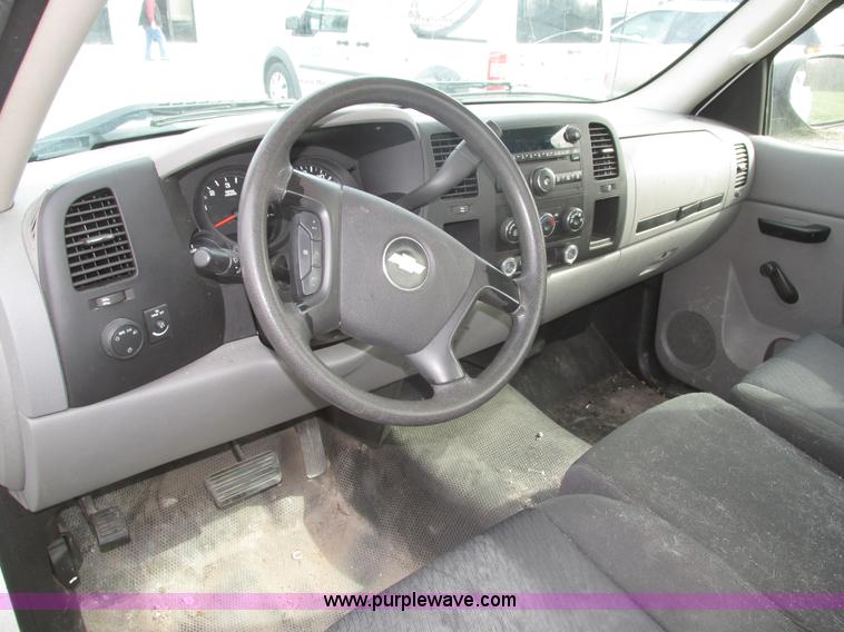 image for item J8976 2010 Chevrolet Silverado 1500 pickup truck