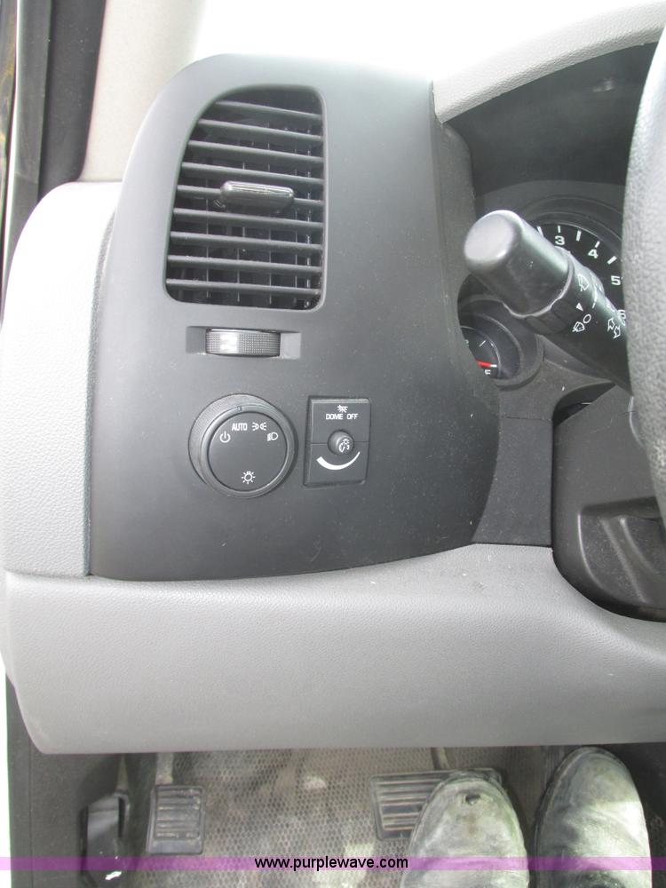 image for item J8976 2010 Chevrolet Silverado 1500 pickup truck