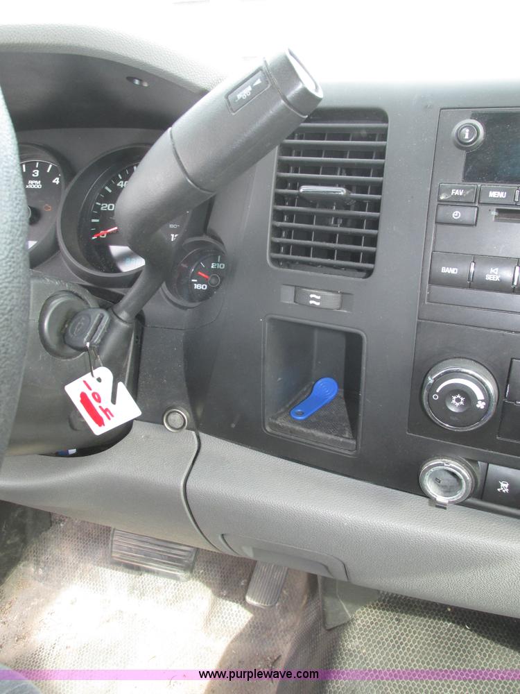 image for item J8976 2010 Chevrolet Silverado 1500 pickup truck