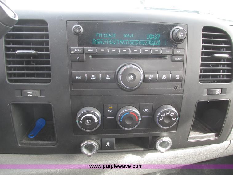 image for item J8976 2010 Chevrolet Silverado 1500 pickup truck