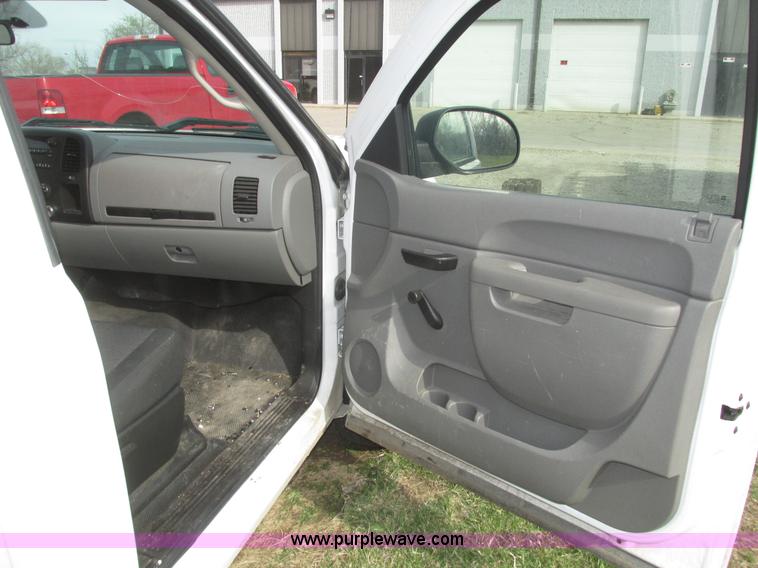 image for item J8976 2010 Chevrolet Silverado 1500 pickup truck