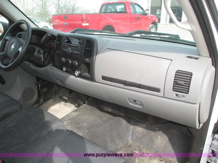 image for item J8976 2010 Chevrolet Silverado 1500 pickup truck