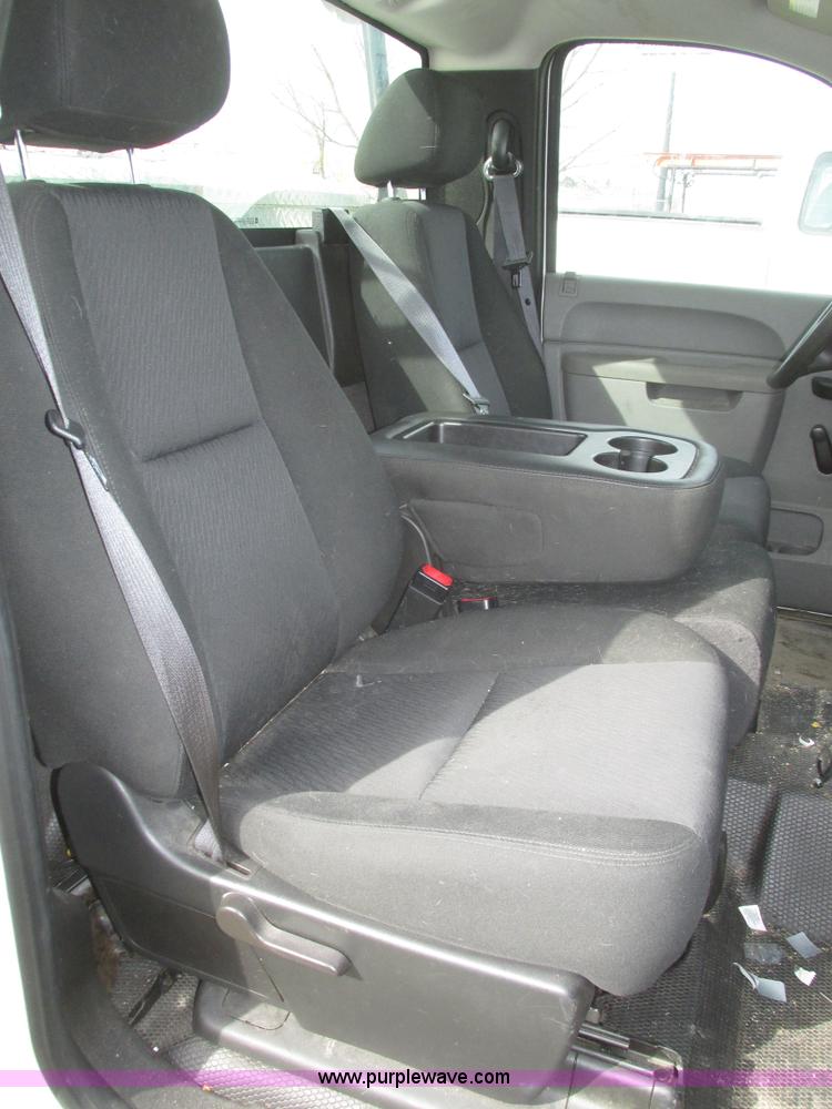 image for item J8976 2010 Chevrolet Silverado 1500 pickup truck