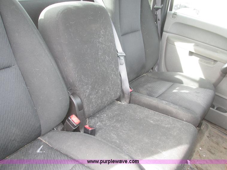 image for item J8976 2010 Chevrolet Silverado 1500 pickup truck