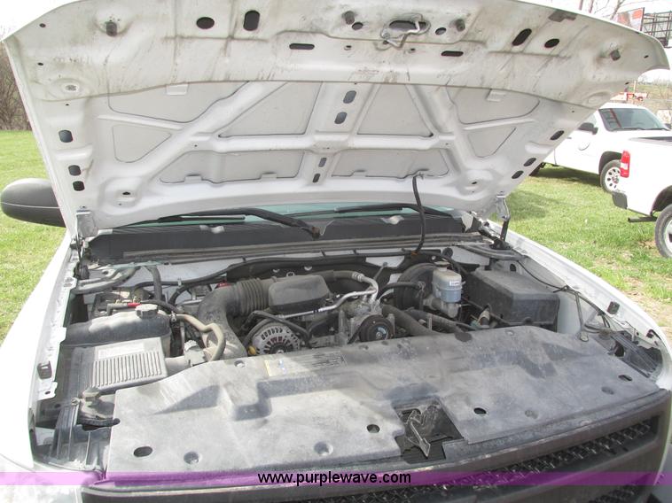 image for item J8976 2010 Chevrolet Silverado 1500 pickup truck