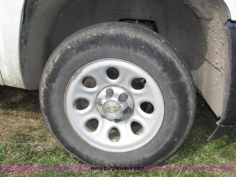 image for item J8976 2010 Chevrolet Silverado 1500 pickup truck