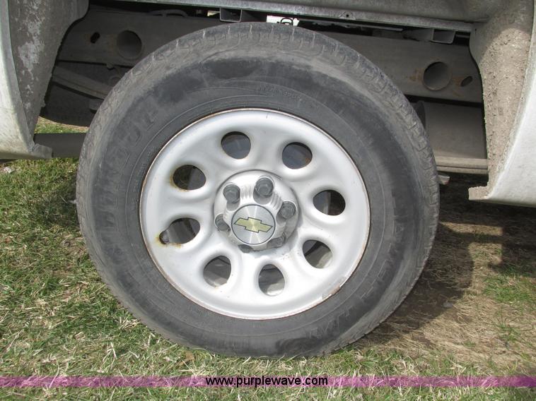 image for item J8976 2010 Chevrolet Silverado 1500 pickup truck