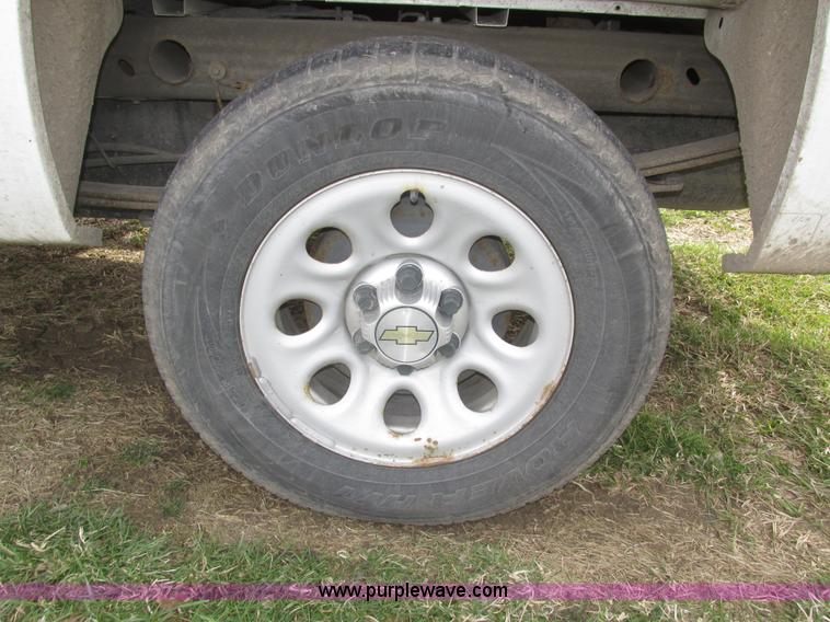 image for item J8976 2010 Chevrolet Silverado 1500 pickup truck