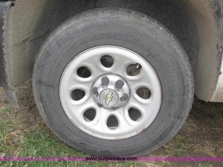 image for item J8976 2010 Chevrolet Silverado 1500 pickup truck