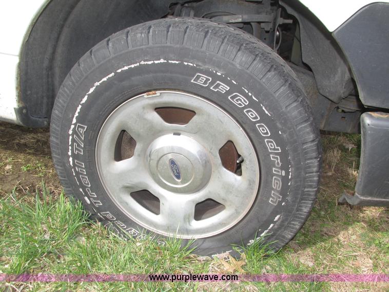 image for item J8977 2007 Ford F150 XL SuperCab pickup truck