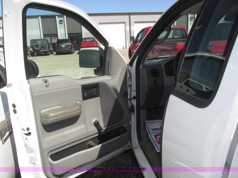 image for item J8977 2007 Ford F150 XL SuperCab pickup truck