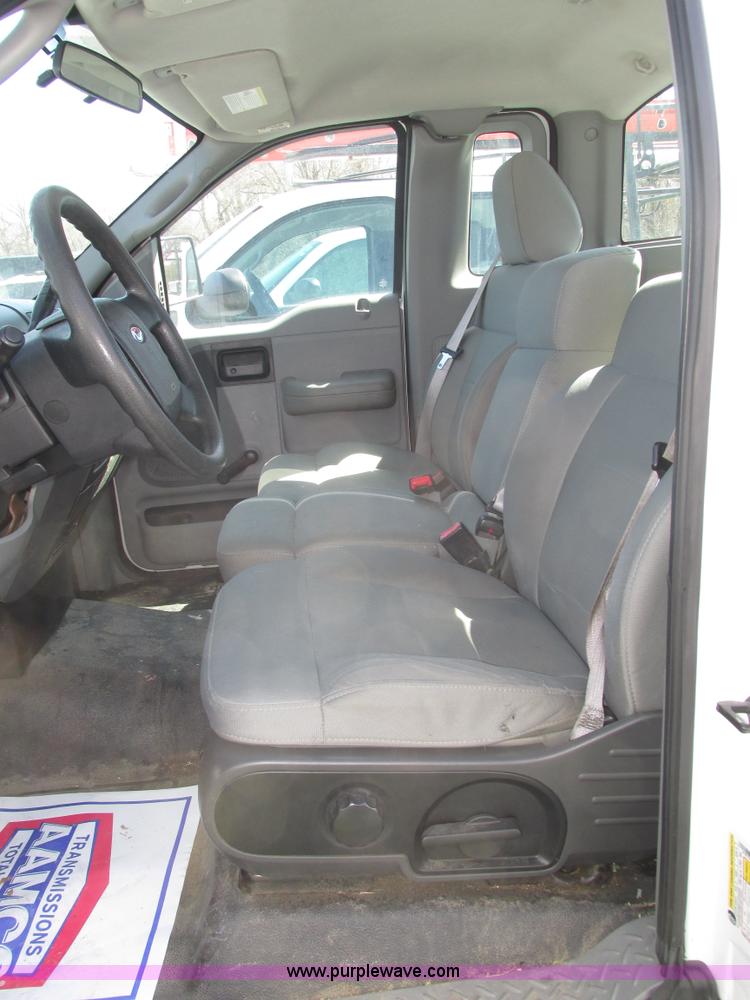 image for item J8977 2007 Ford F150 XL SuperCab pickup truck