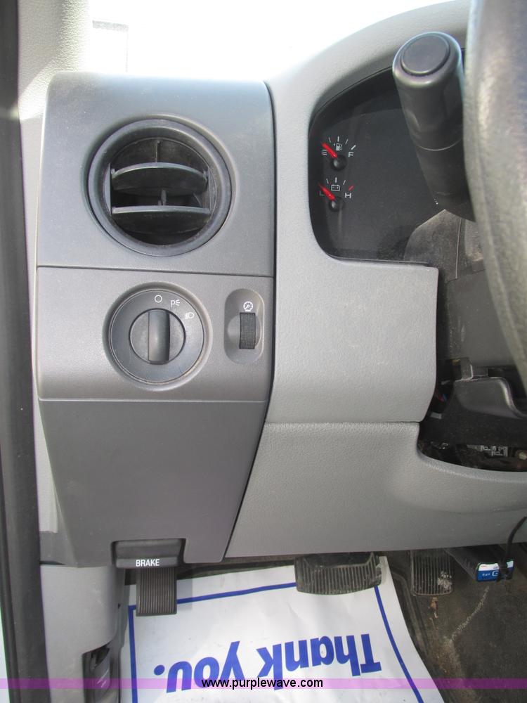 image for item J8977 2007 Ford F150 XL SuperCab pickup truck