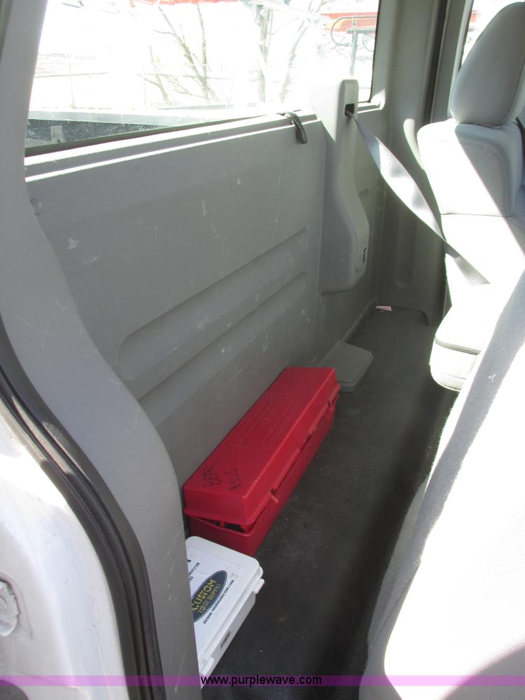 image for item J8977 2007 Ford F150 XL SuperCab pickup truck