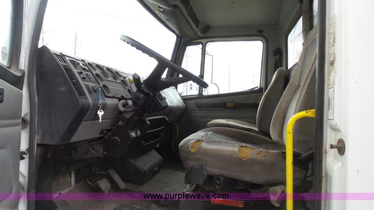 image for item K4209 1998 Freightliner FL70 box truck