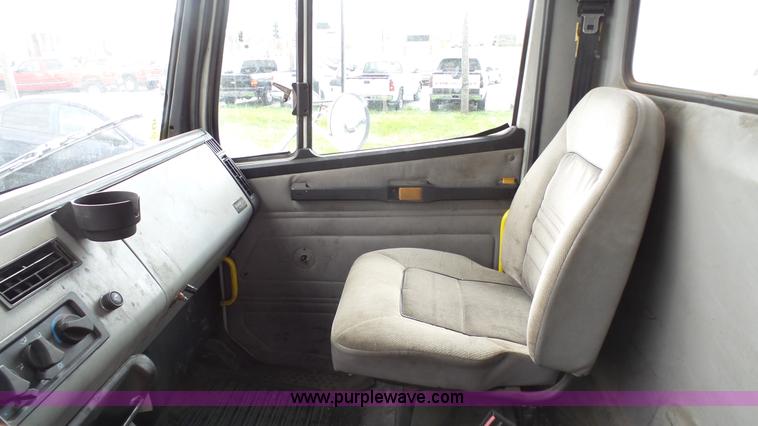 image for item K4209 1998 Freightliner FL70 box truck