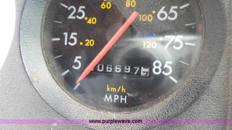 image for item K4209 1998 Freightliner FL70 box truck