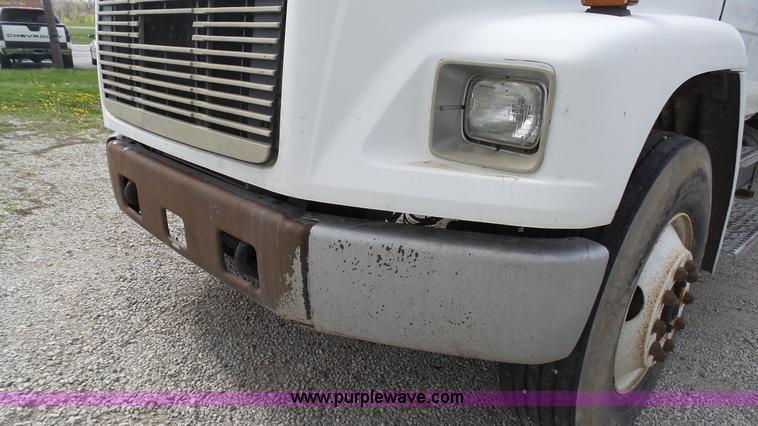 image for item K4209 1998 Freightliner FL70 box truck