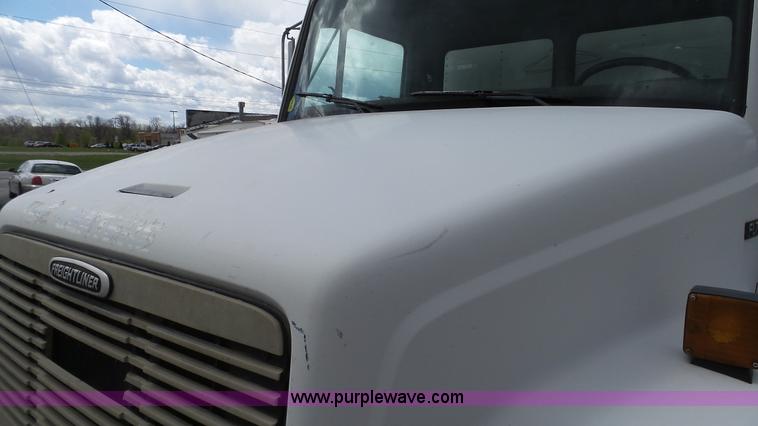image for item K4209 1998 Freightliner FL70 box truck