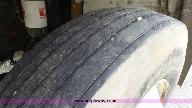 image for item K4209 1998 Freightliner FL70 box truck