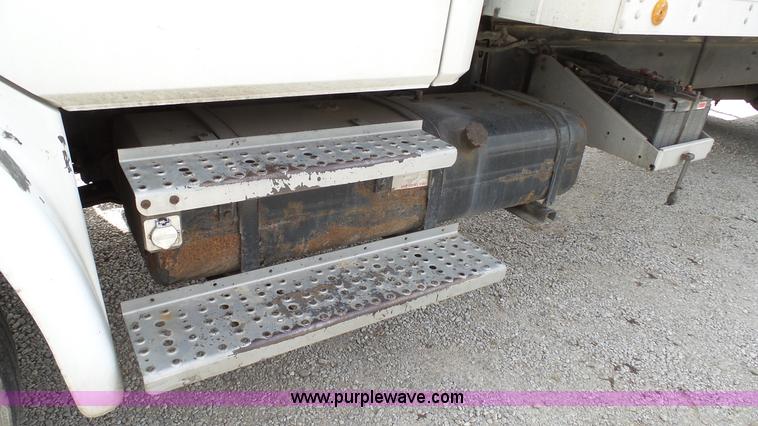 image for item K4209 1998 Freightliner FL70 box truck