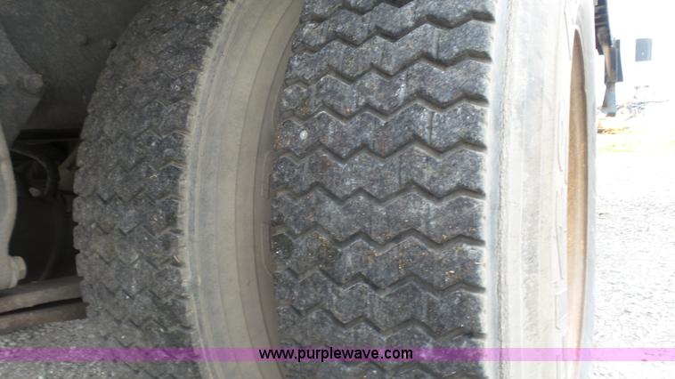 image for item K4209 1998 Freightliner FL70 box truck