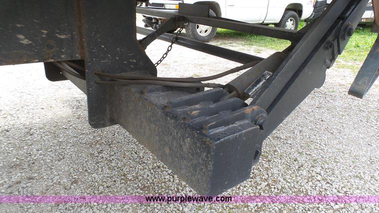 image for item K4209 1998 Freightliner FL70 box truck