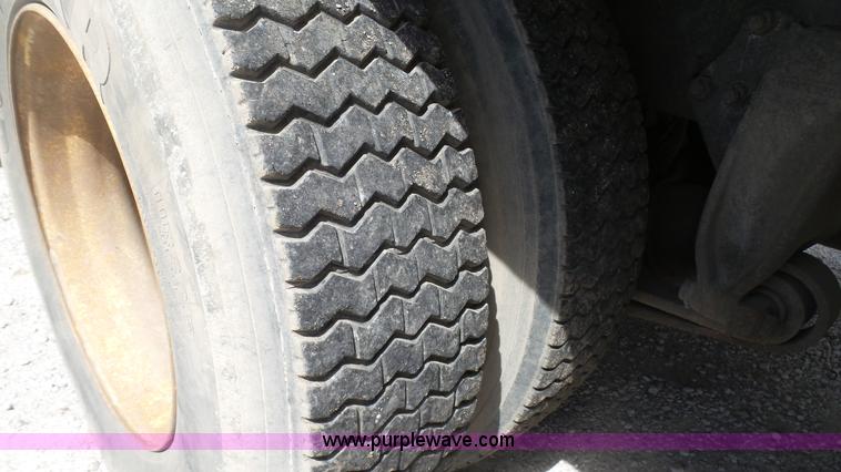 image for item K4209 1998 Freightliner FL70 box truck