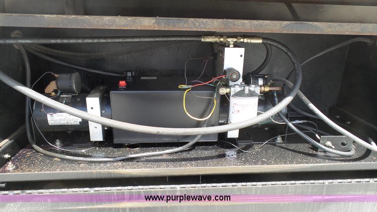 image for item K4209 1998 Freightliner FL70 box truck