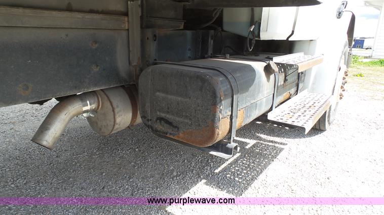 image for item K4209 1998 Freightliner FL70 box truck