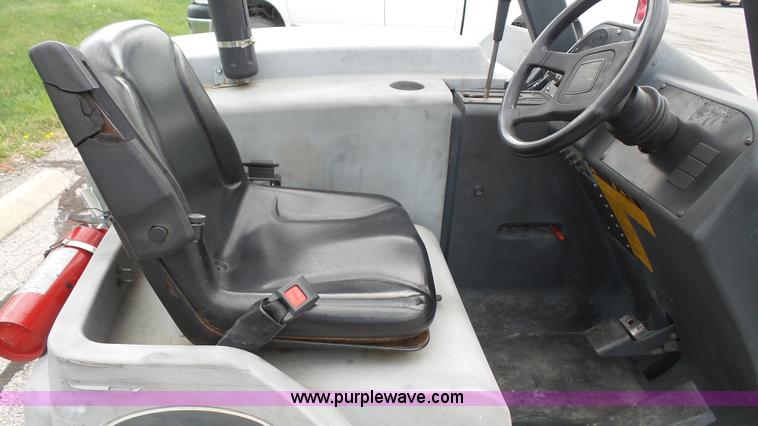 image for item K4500 2010 Advance Exterra 6330 floor sweeper