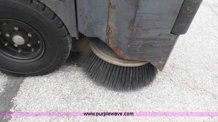 image for item K4500 2010 Advance Exterra 6330 floor sweeper