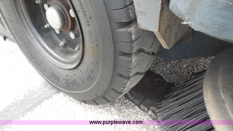 image for item K4500 2010 Advance Exterra 6330 floor sweeper