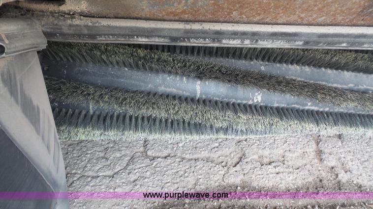 image for item K4500 2010 Advance Exterra 6330 floor sweeper