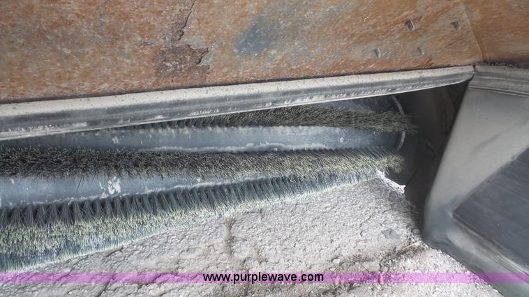 image for item K4500 2010 Advance Exterra 6330 floor sweeper