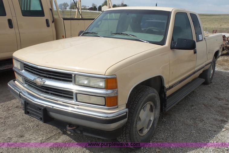 image for item K5195 1995 Chevrolet 1500 Ext. Cab pickup truck