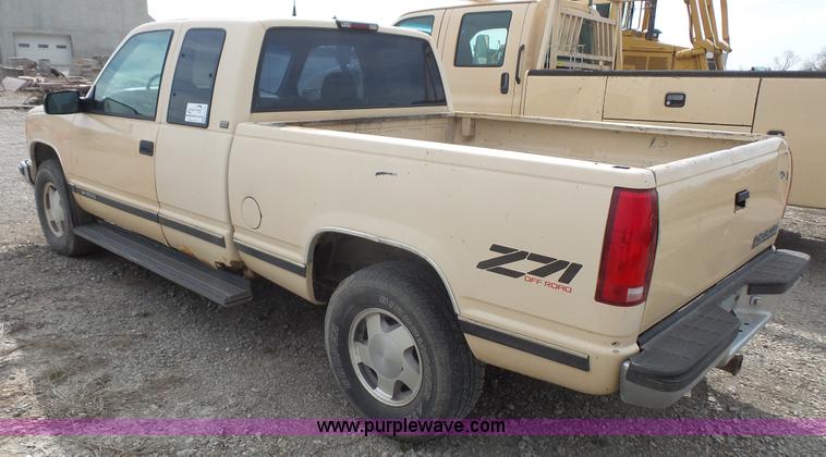 image for item K5195 1995 Chevrolet 1500 Ext. Cab pickup truck