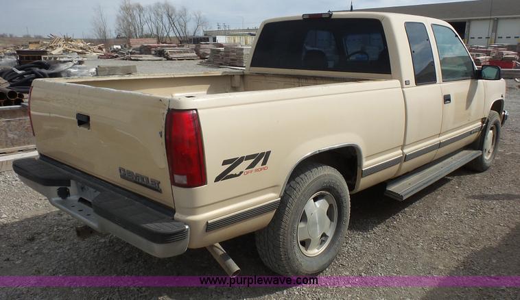 image for item K5195 1995 Chevrolet 1500 Ext. Cab pickup truck