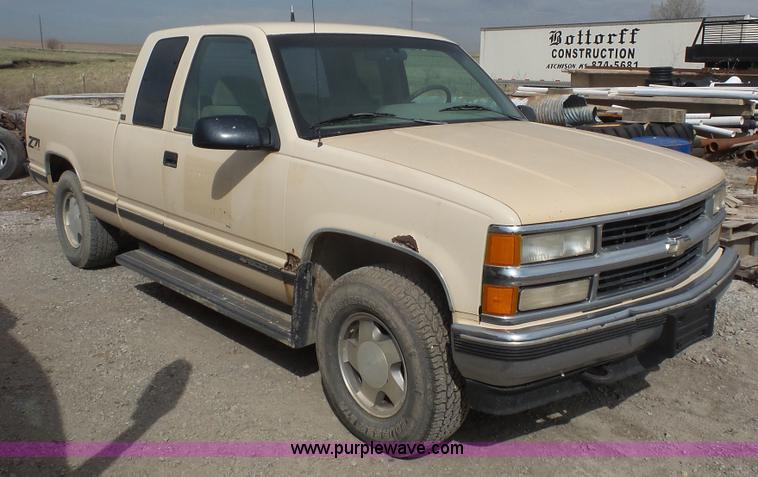 image for item K5195 1995 Chevrolet 1500 Ext. Cab pickup truck