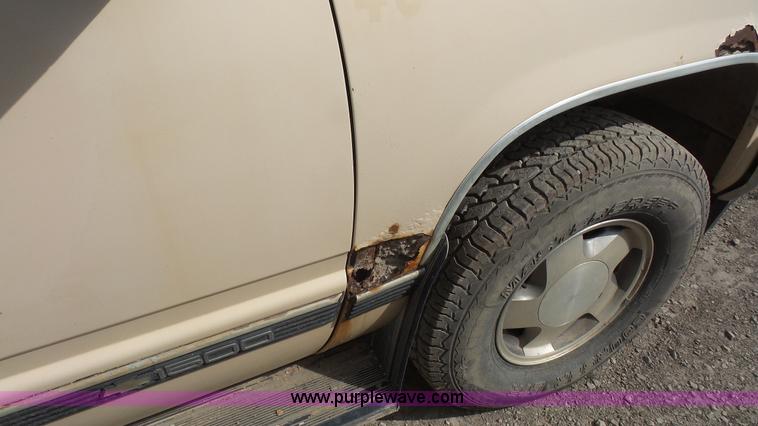 image for item K5195 1995 Chevrolet 1500 Ext. Cab pickup truck