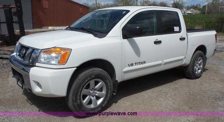 image for item K5196 2010 Nissan Titan Crew Cab pickup truck