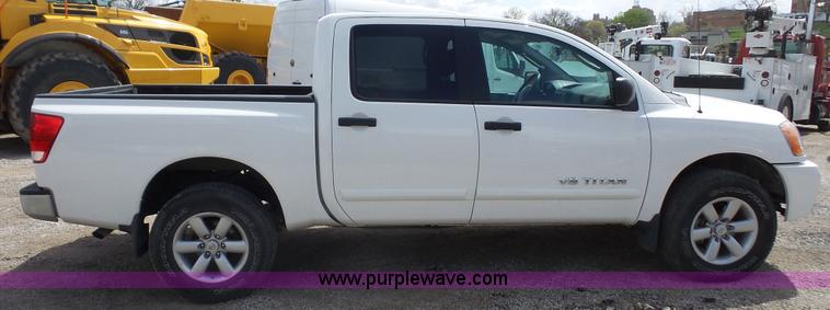 image for item K5196 2010 Nissan Titan Crew Cab pickup truck