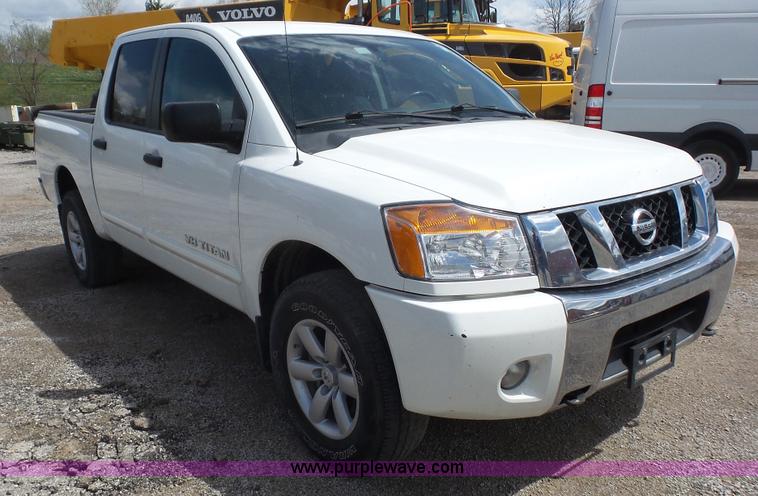 image for item K5196 2010 Nissan Titan Crew Cab pickup truck