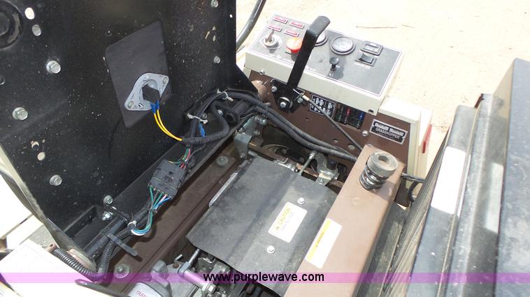 image for item K8269 Grasshopper 725 ZTR lawn mower